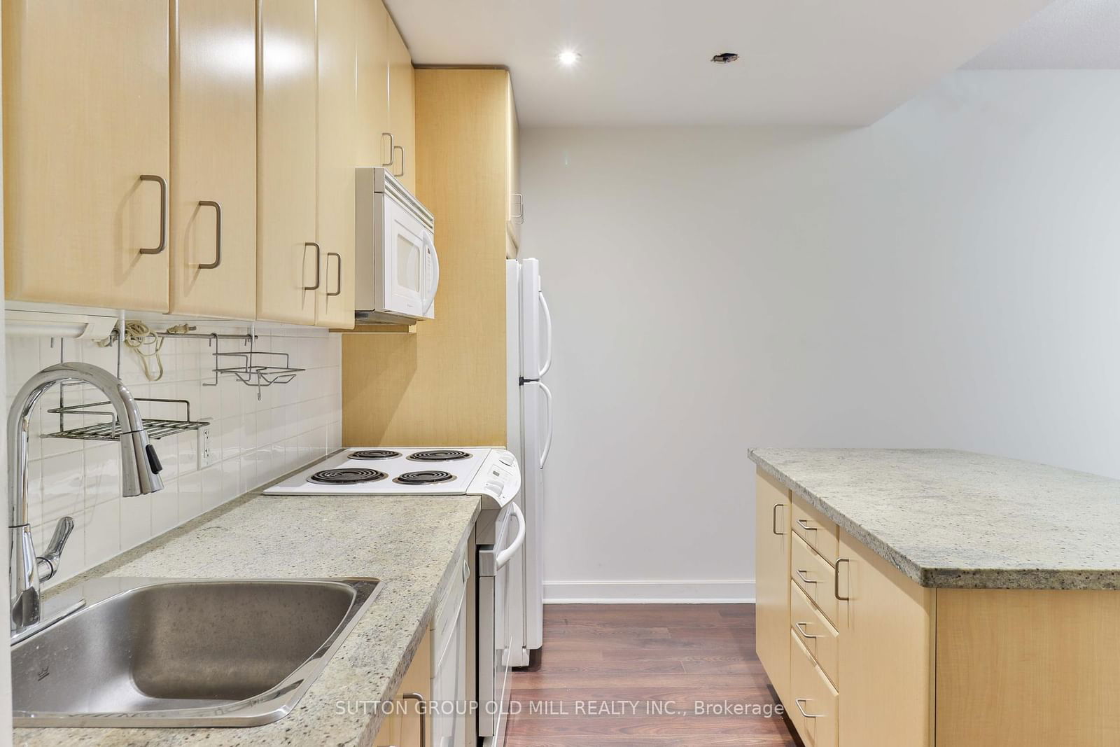 85 Bloor St E, unit 208 for sale