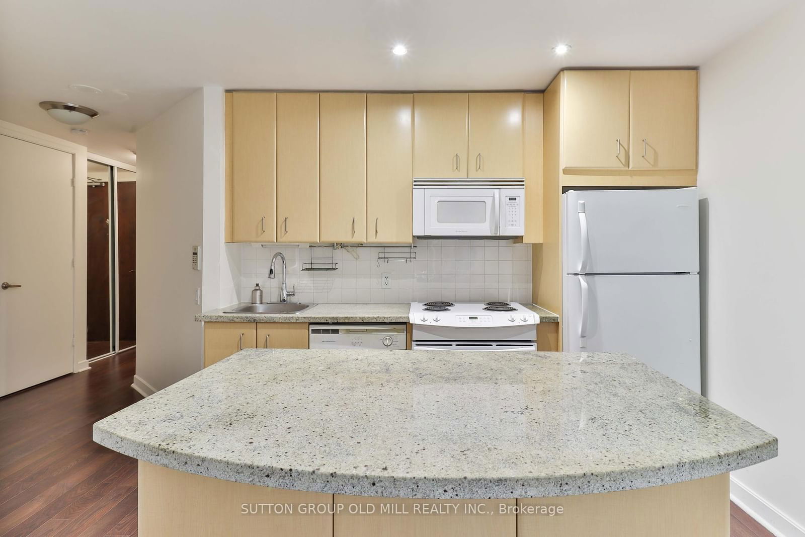 85 Bloor St E, unit 208 for sale