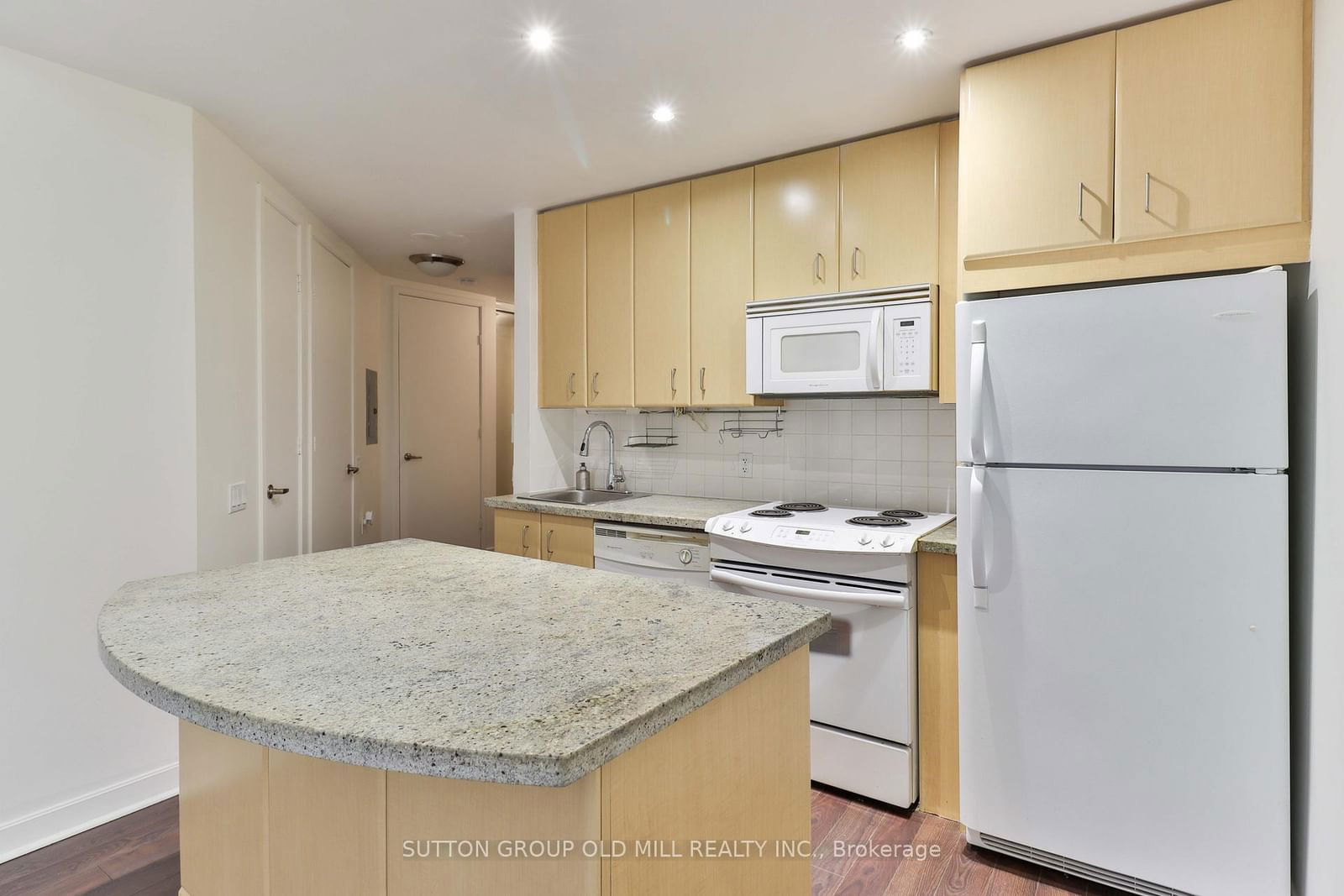 85 Bloor St E, unit 208 for sale