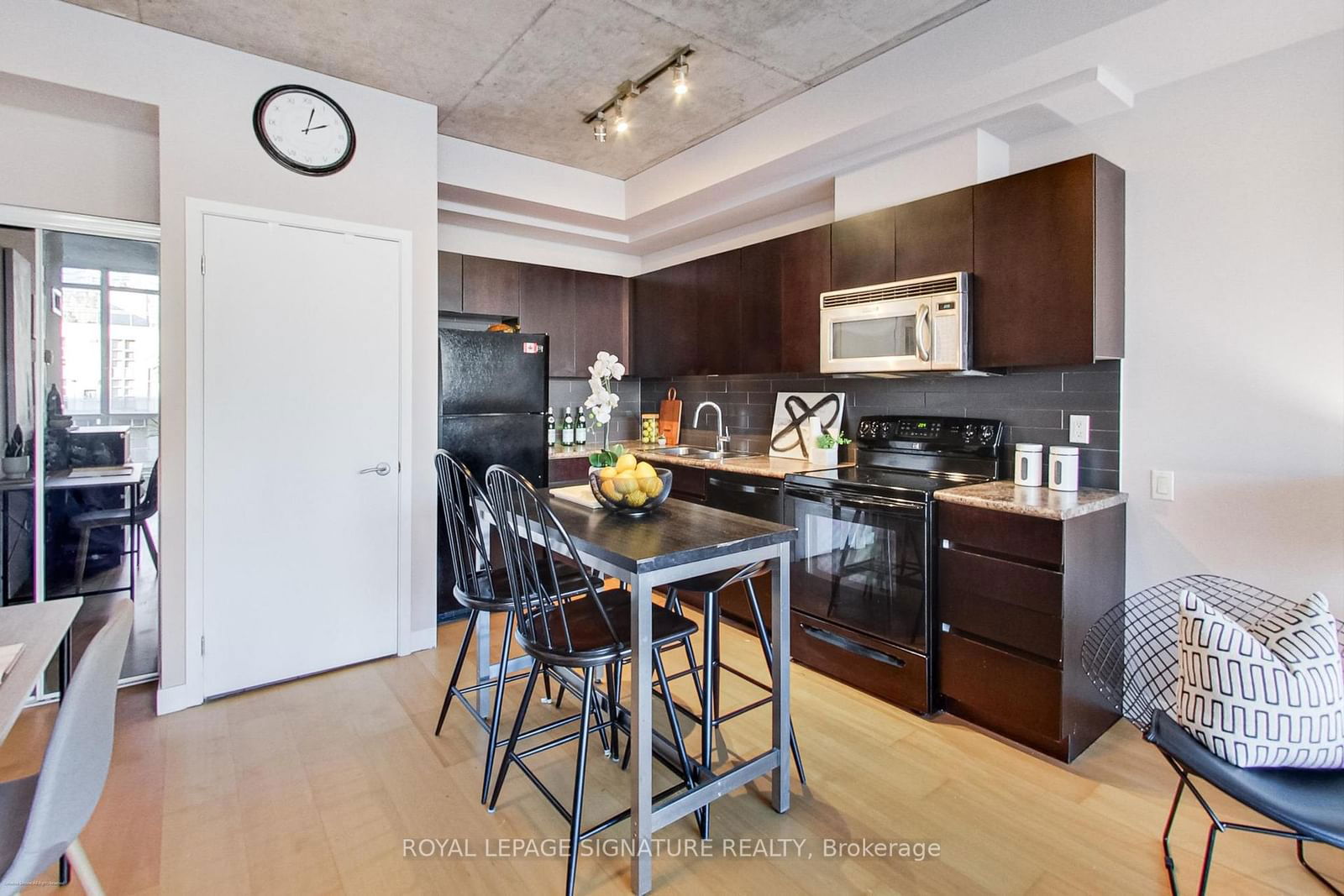 38 Niagara St, unit 711 for sale