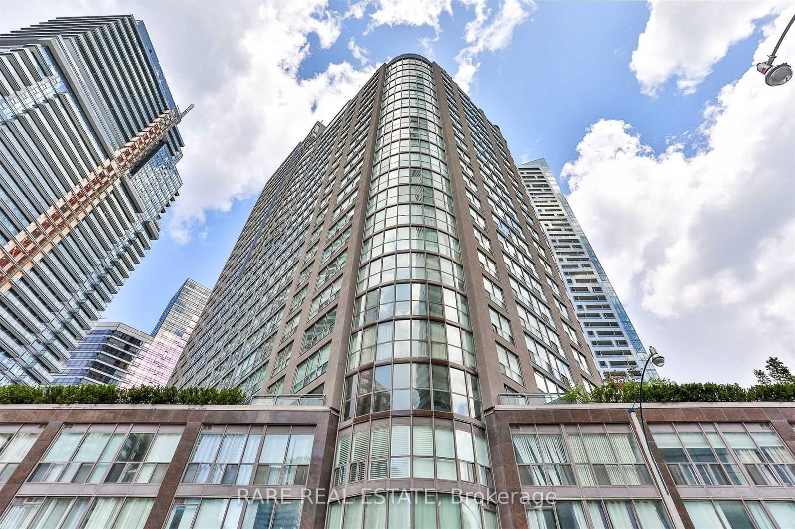 24 Wellesley St S, unit 203 for sale