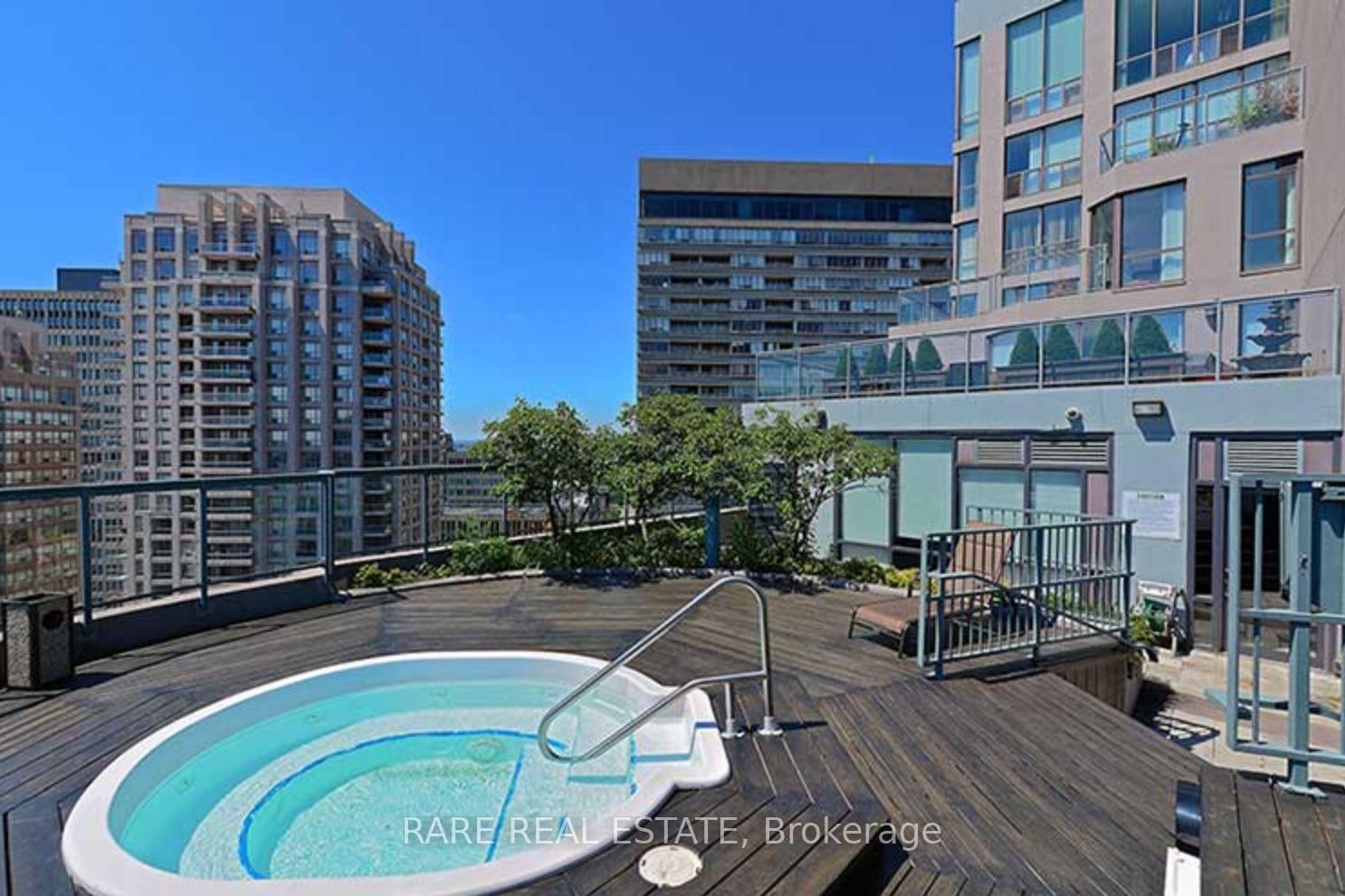 24 Wellesley St S, unit 203 for sale