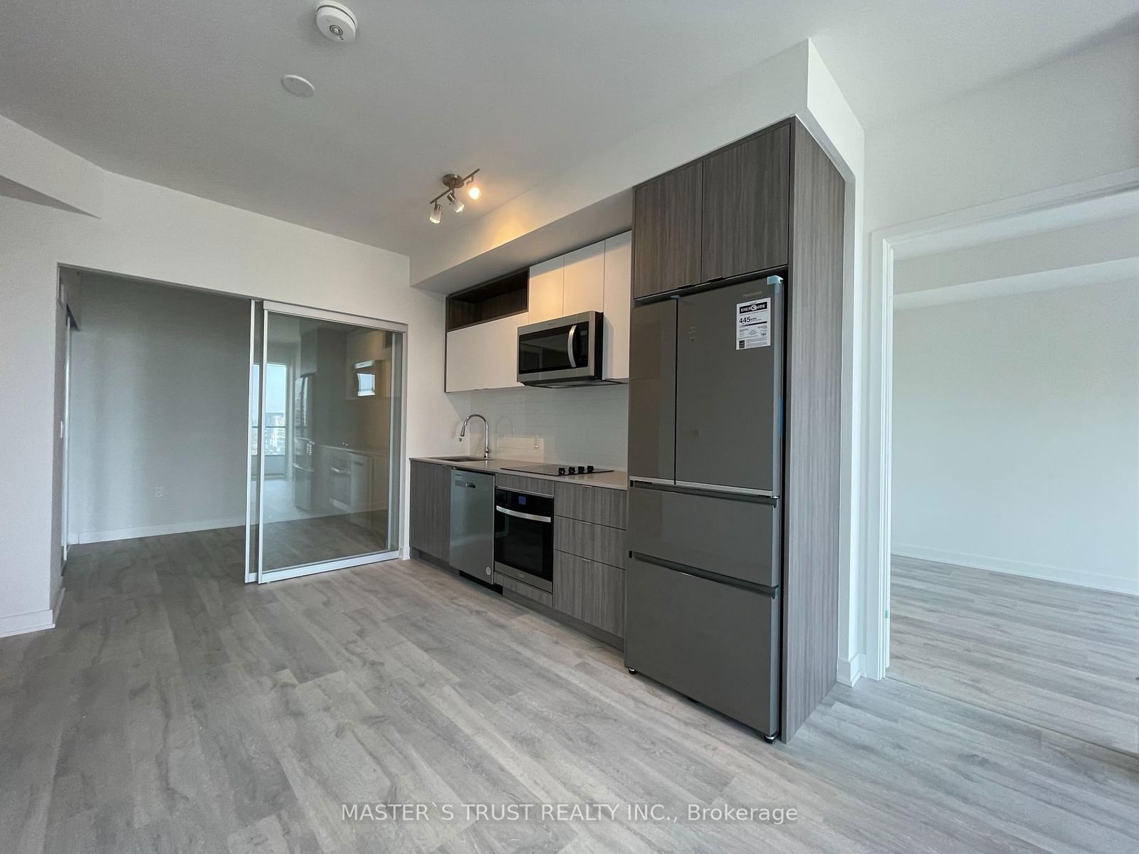 70 Princess St, unit 2806 for rent