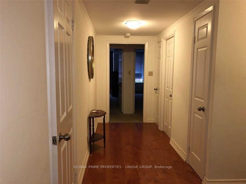 717 Bay St, unit 504 for rent