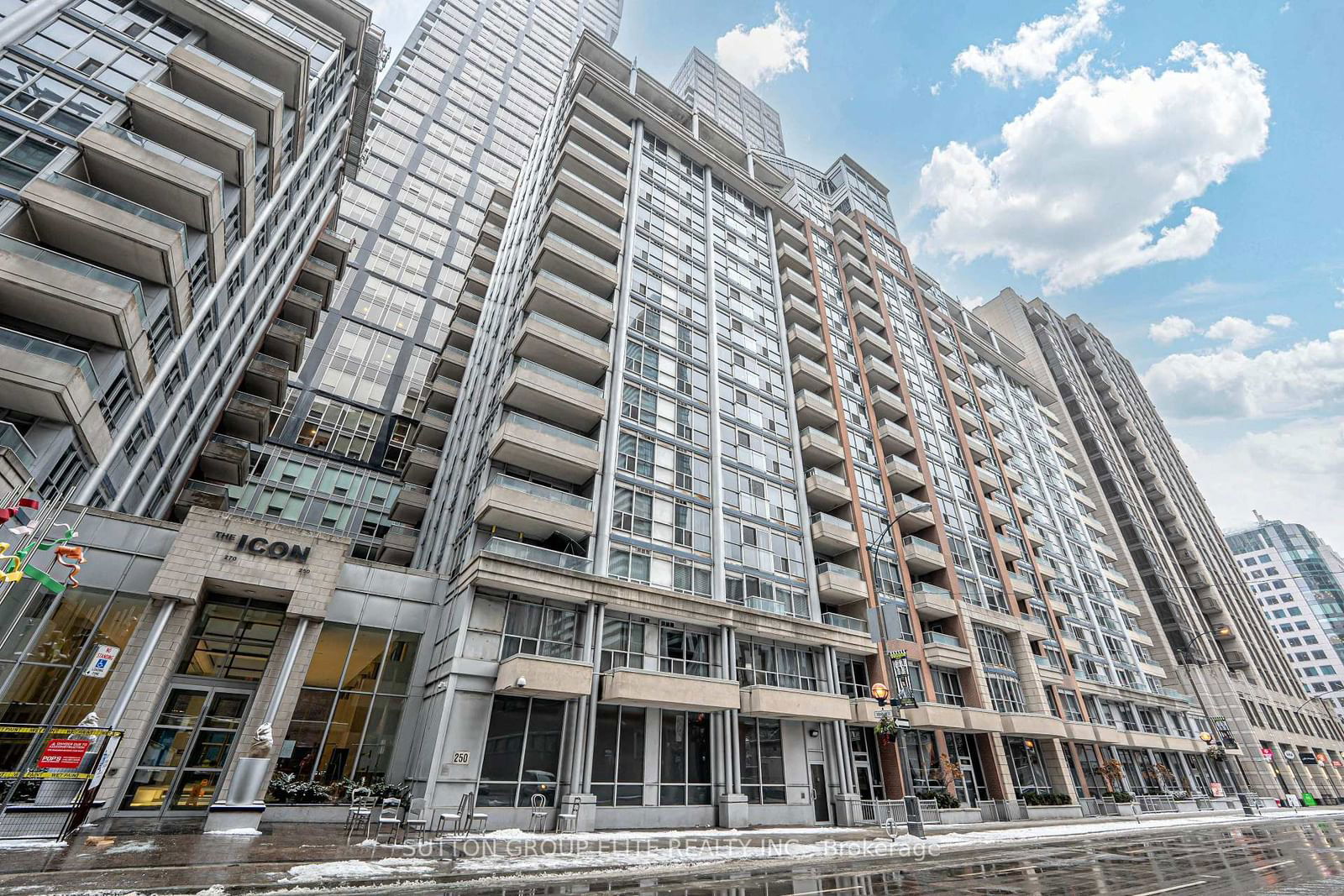 250 Wellington St W, unit 636 for sale