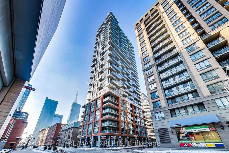 126 Simcoe St, unit 302 for rent