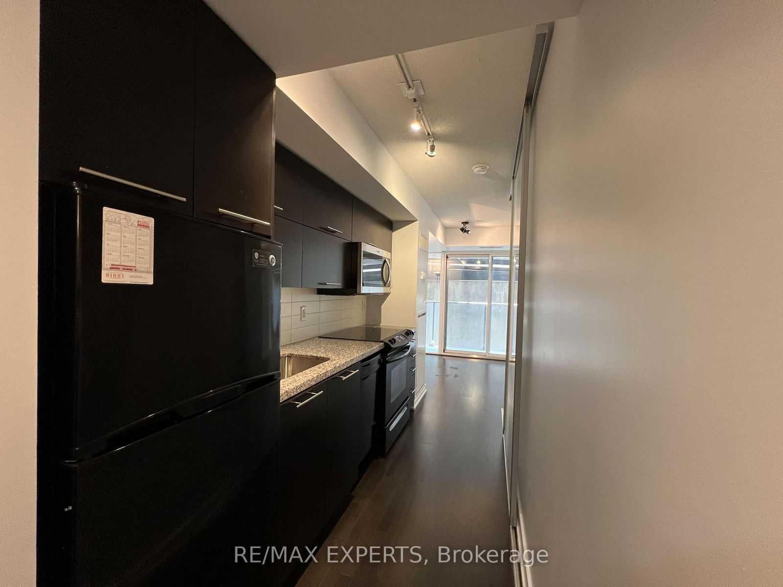 126 Simcoe St, unit 302 for rent