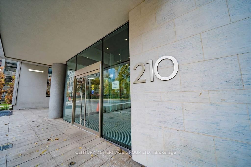 210 Simcoe St, unit 1912 for rent