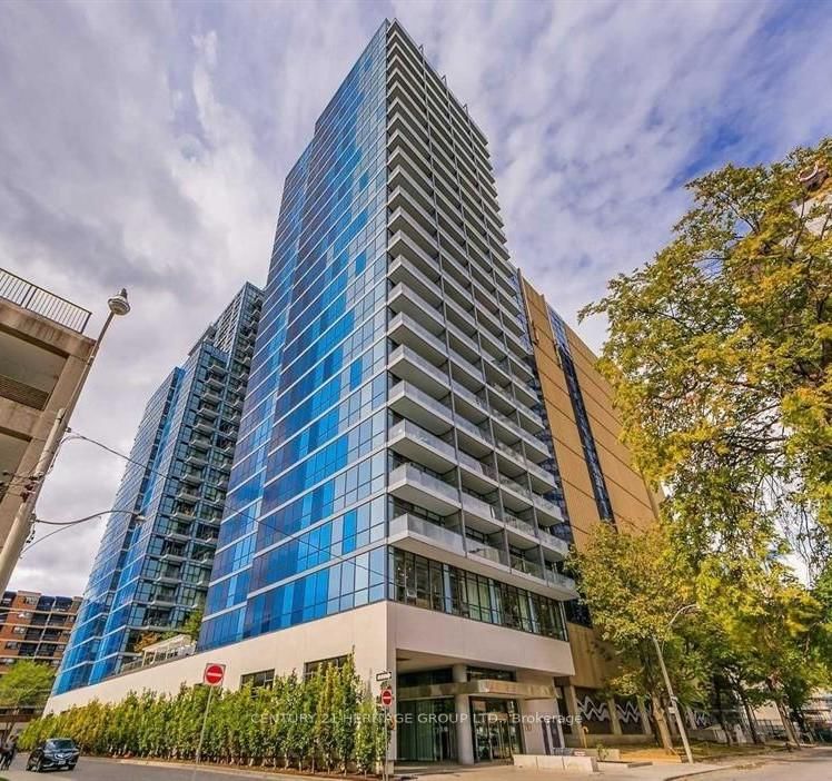 210 Simcoe St, unit 1912 for rent