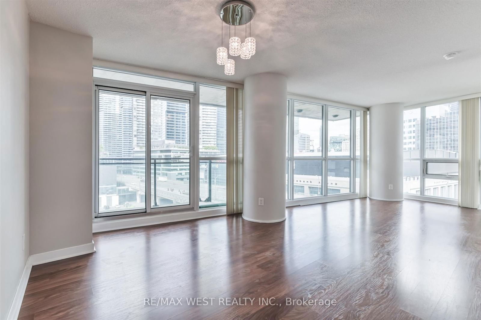 33 Bay St, unit 903 for sale