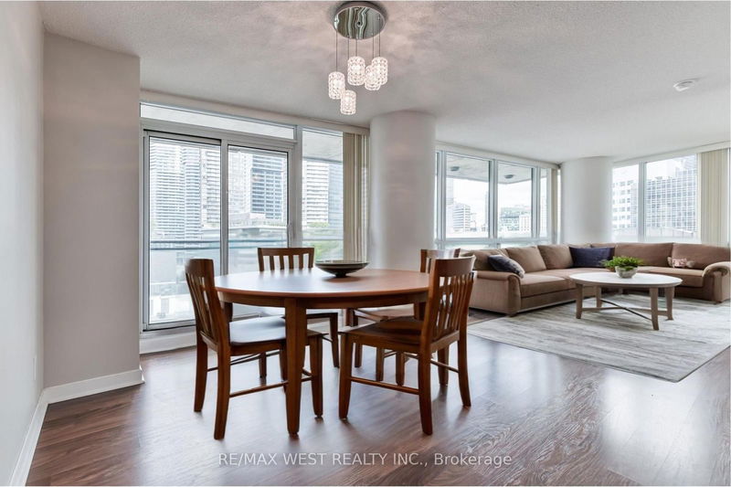 33 Bay St, unit 903 for sale