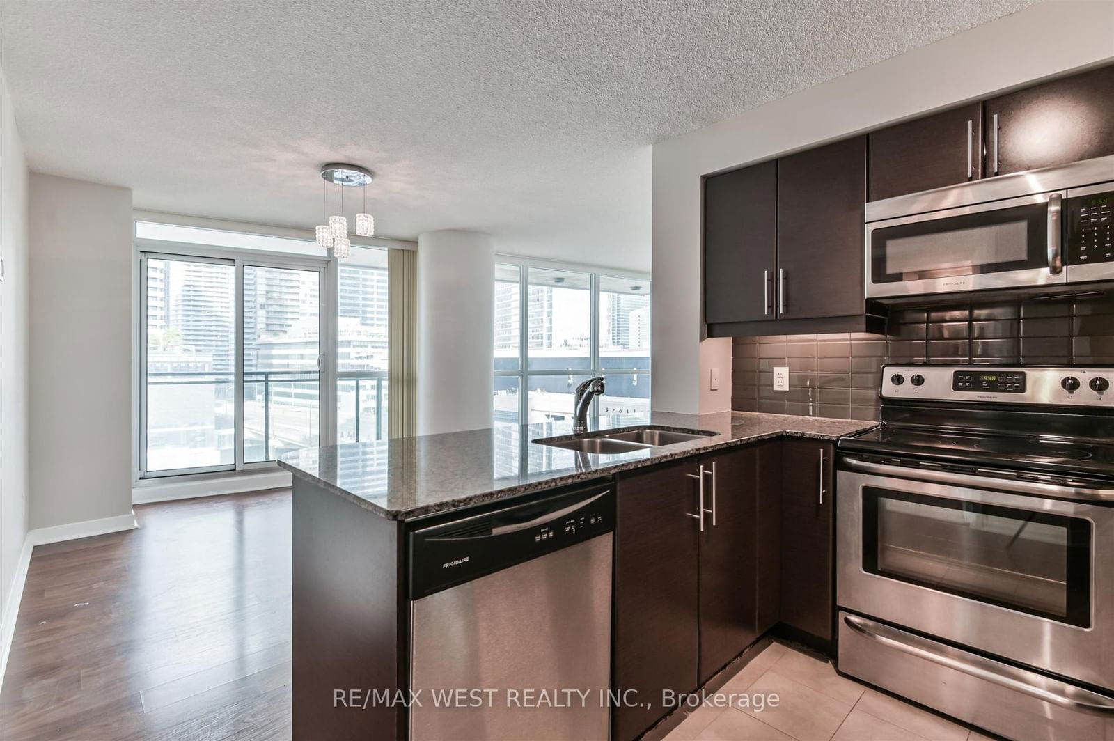 33 Bay St, unit 903 for sale