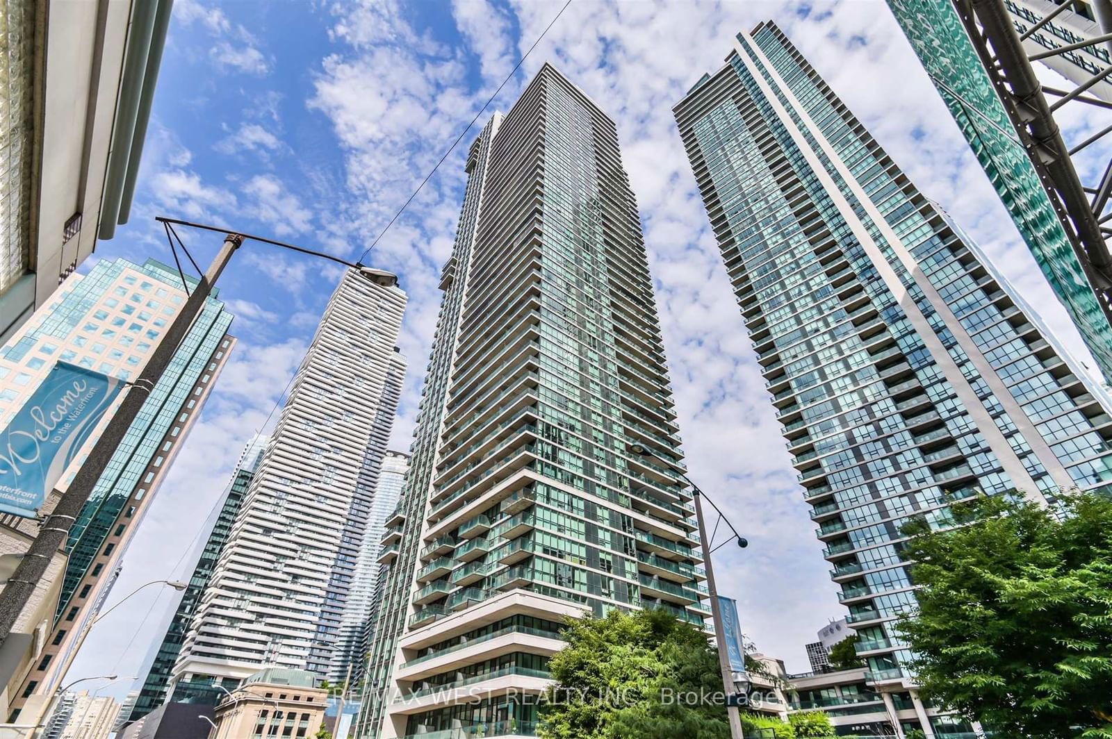 33 Bay St, unit 903 for sale