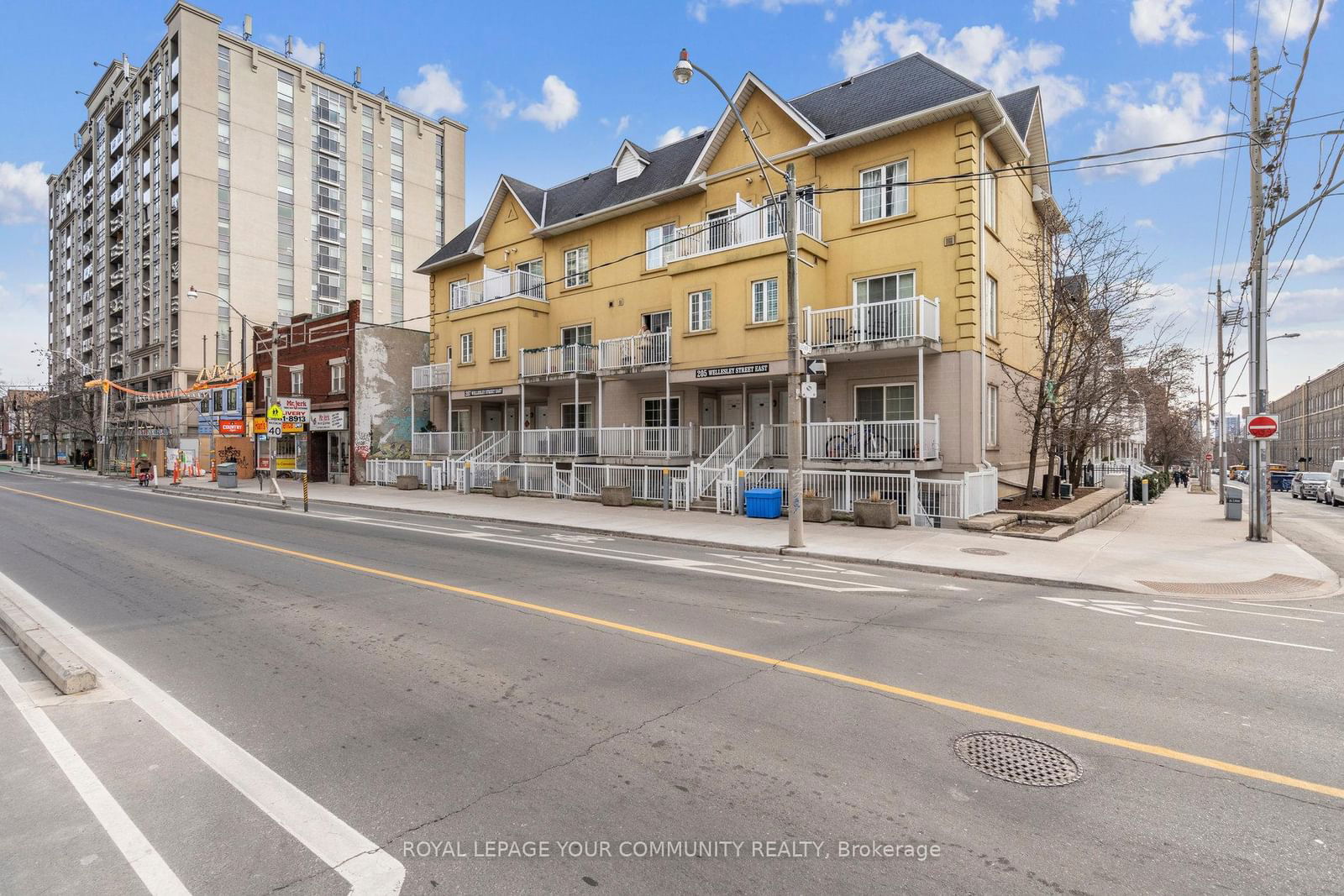 207 Wellesley St E, unit 103 for sale