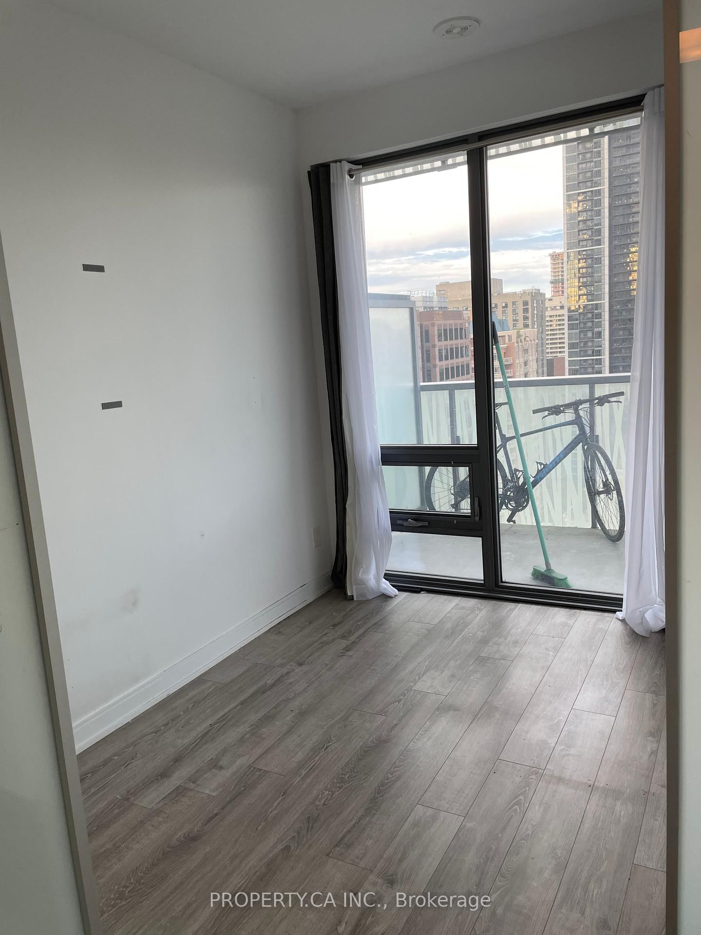 50 Charles St E, unit 2115 for rent