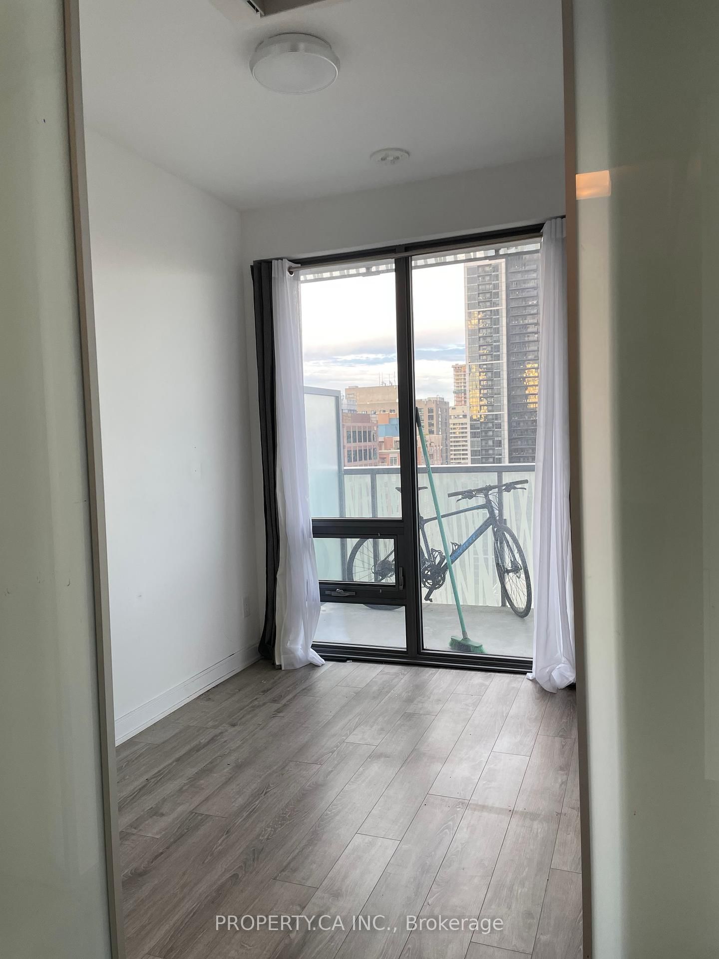 50 Charles St E, unit 2115 for rent