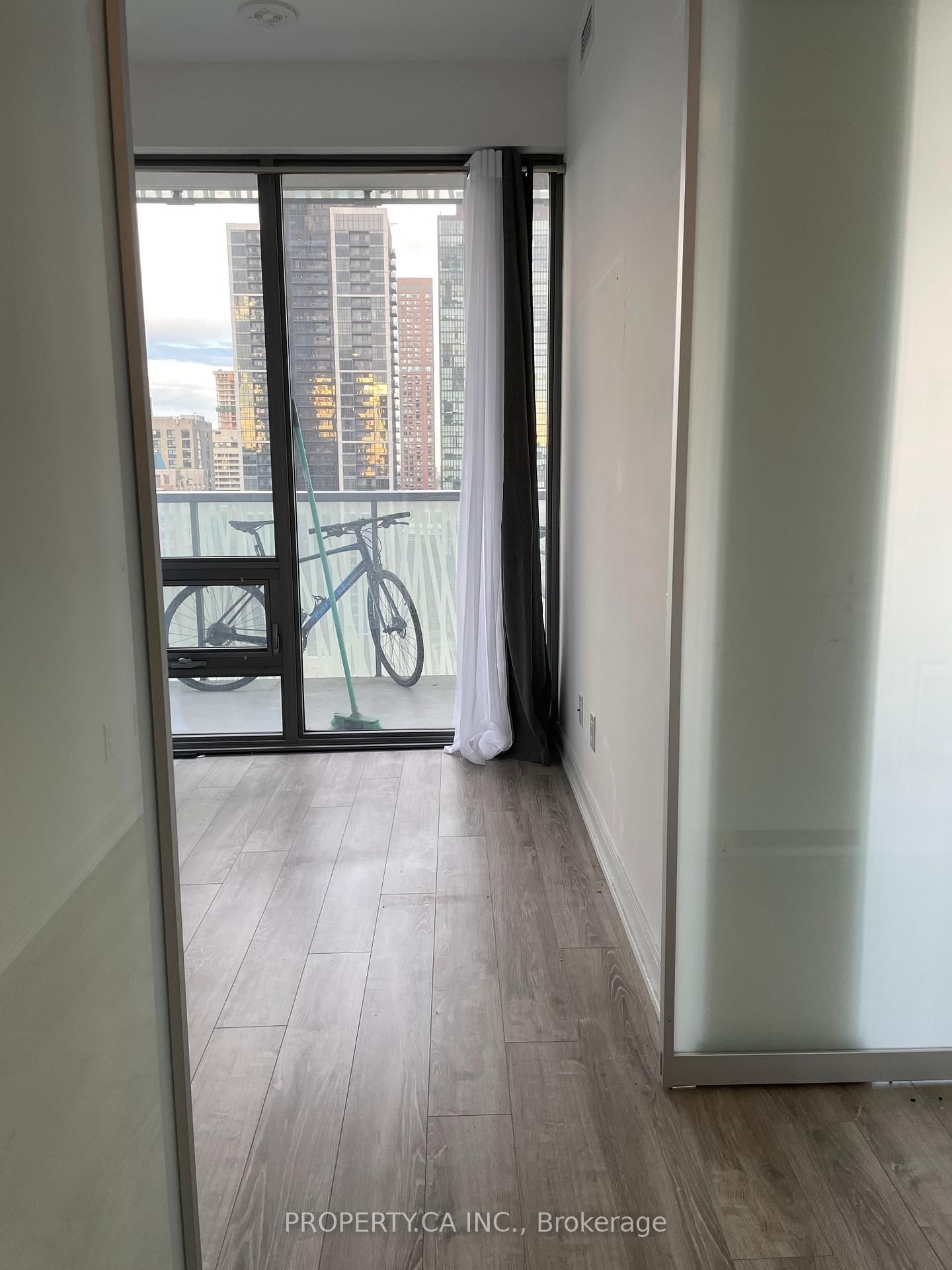 50 Charles St E, unit 2115 for rent