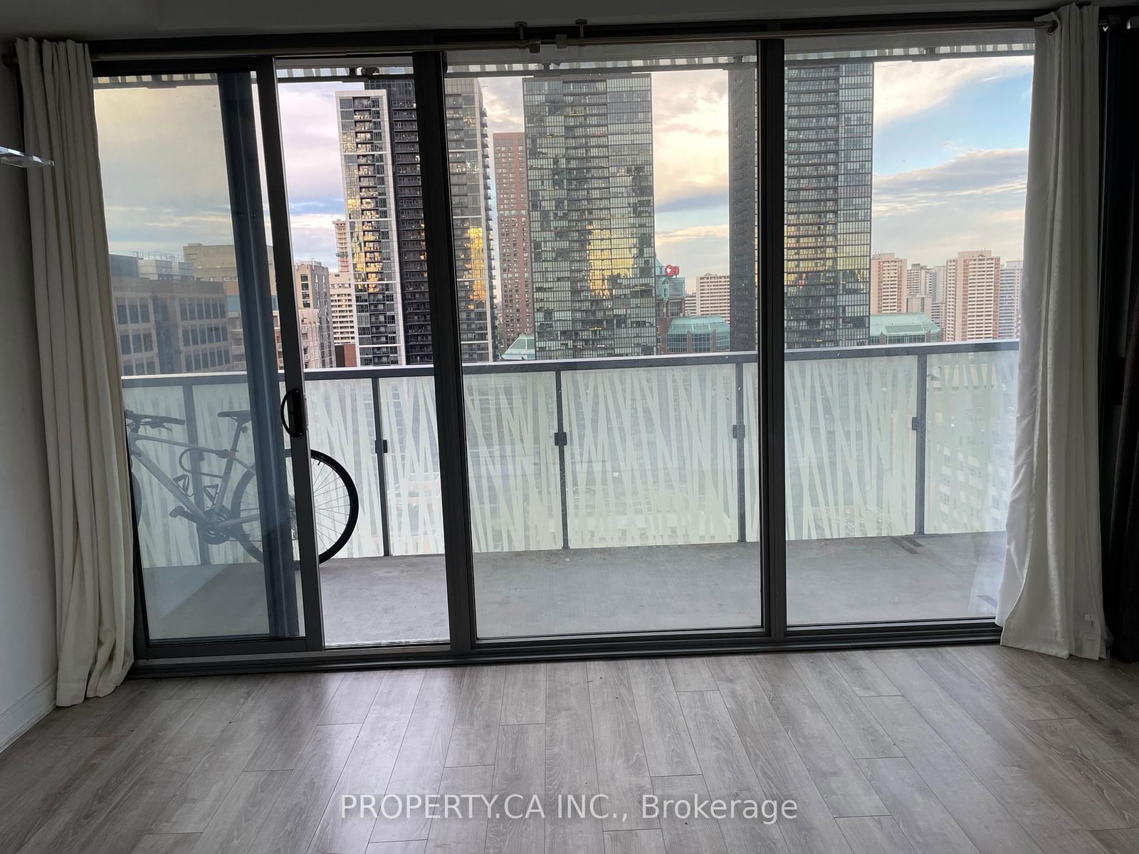 50 Charles St E, unit 2115 for rent