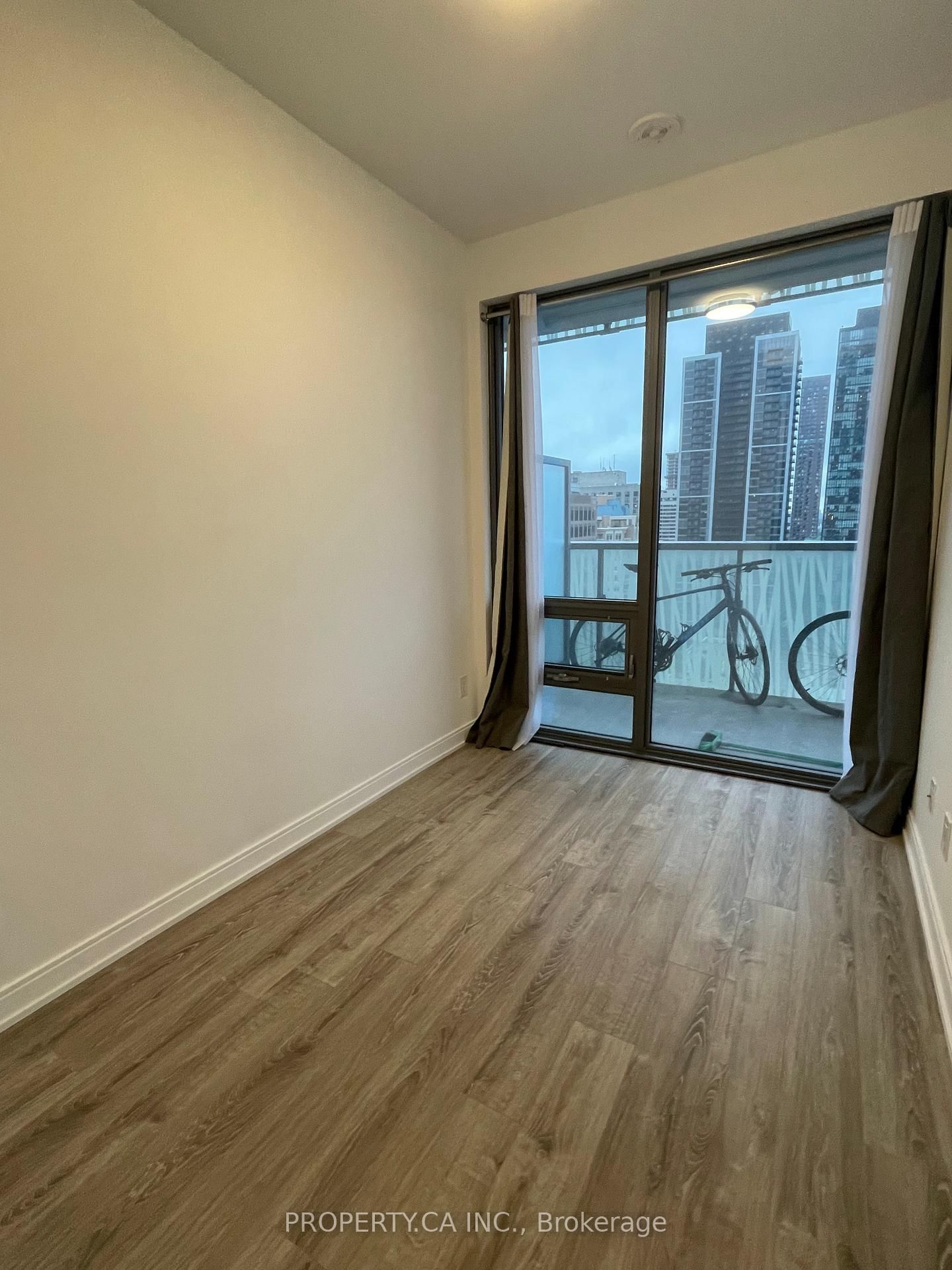 50 Charles St E, unit 2115 for rent