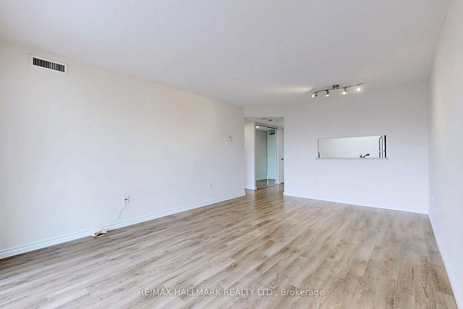 725 King St W, unit 311 for rent