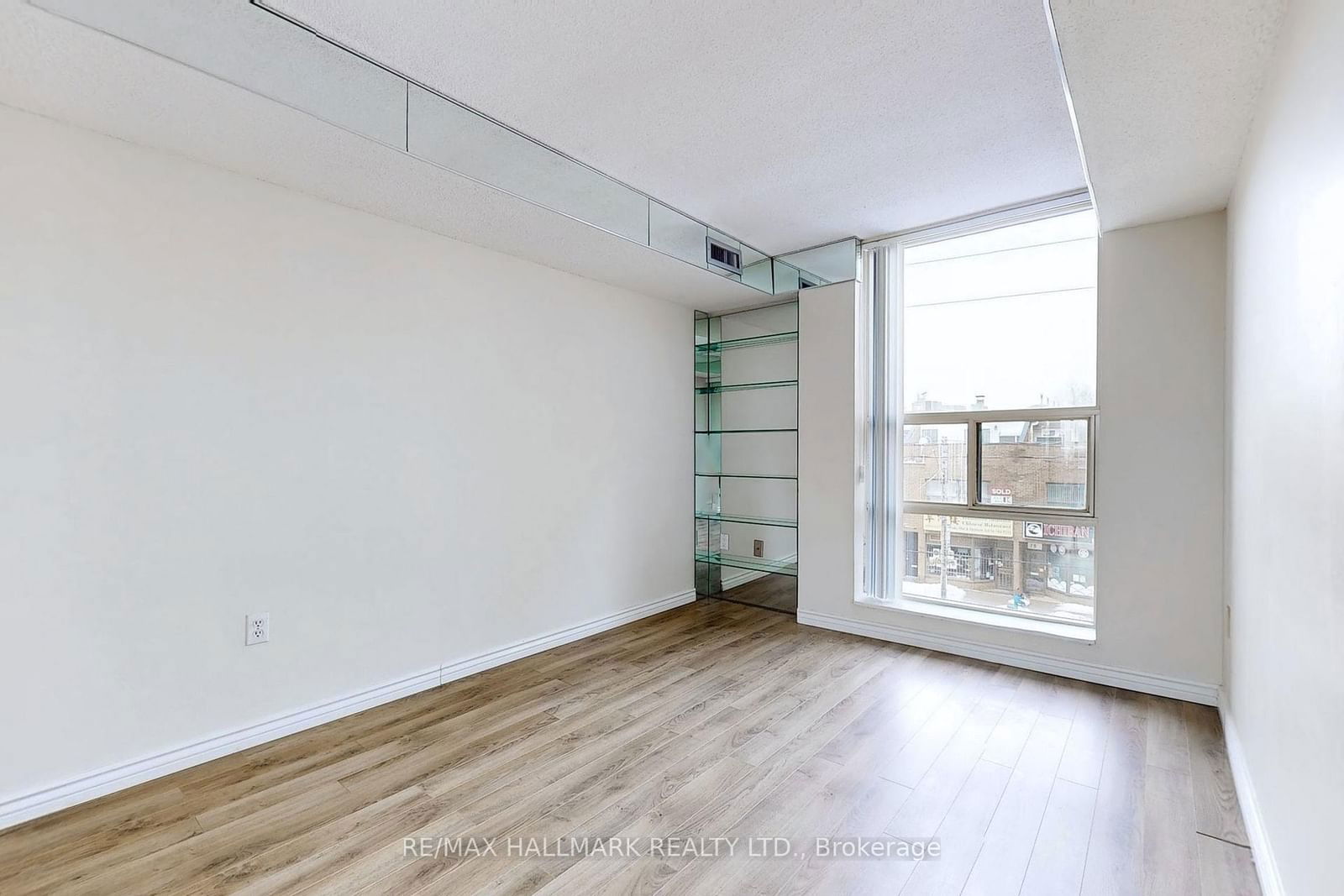 725 King St W, unit 311 for rent