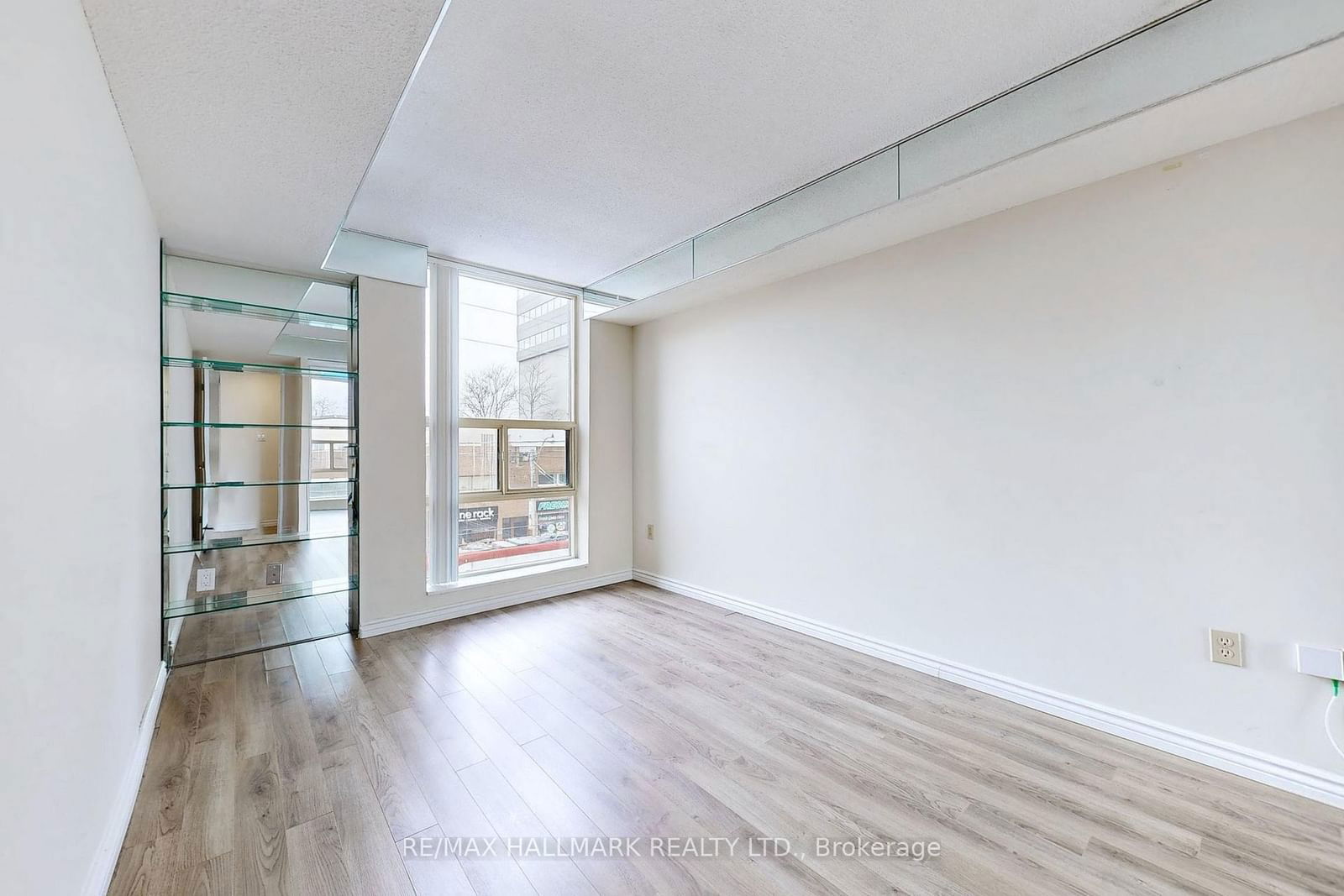 725 King St W, unit 311 for rent