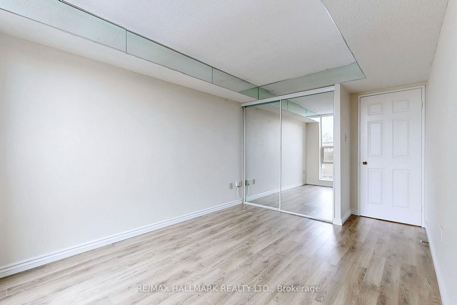 725 King St W, unit 311 for rent