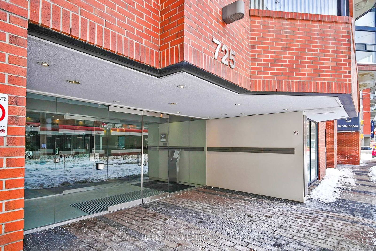 725 King St W, unit 311 for rent