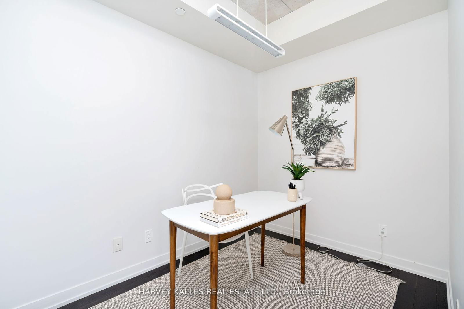 461 Adelaide St W, unit 827 for sale