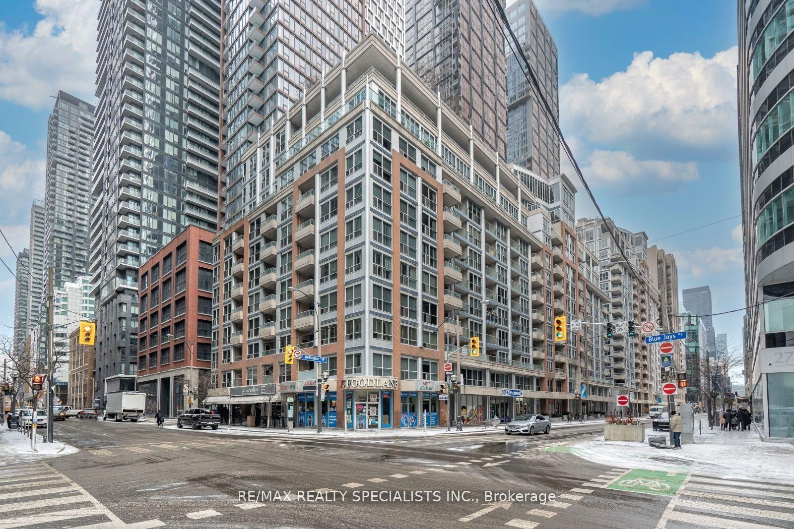 250 Wellington St W, unit 428 for sale