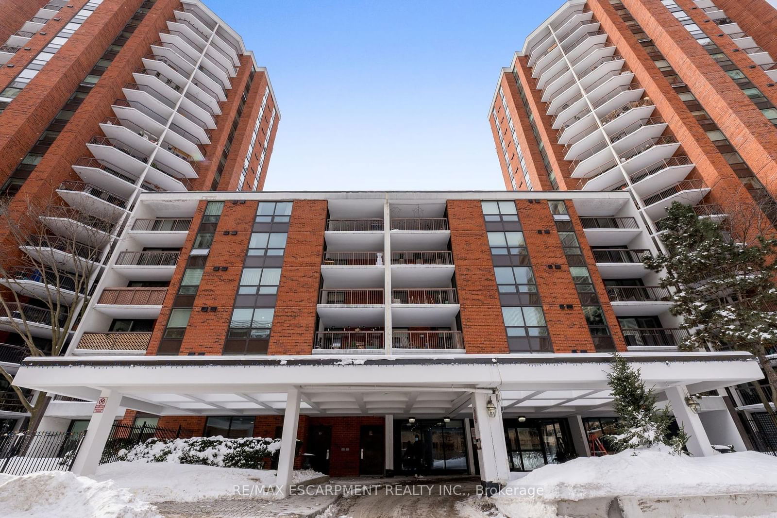 77 Maitland Pl, unit 1709 for rent