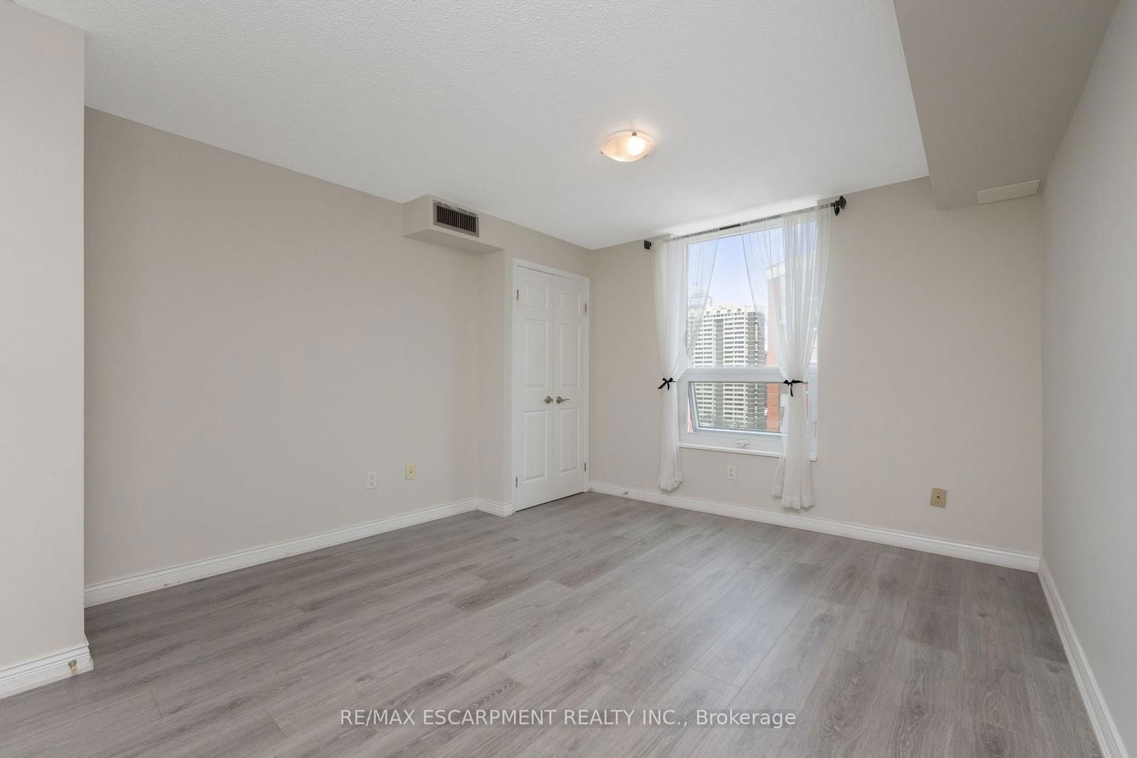 77 Maitland Pl, unit 1709 for rent