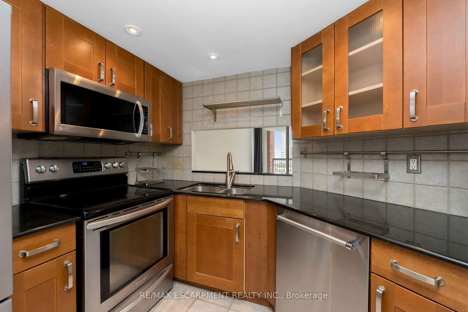 77 Maitland Pl, unit 1709 for rent