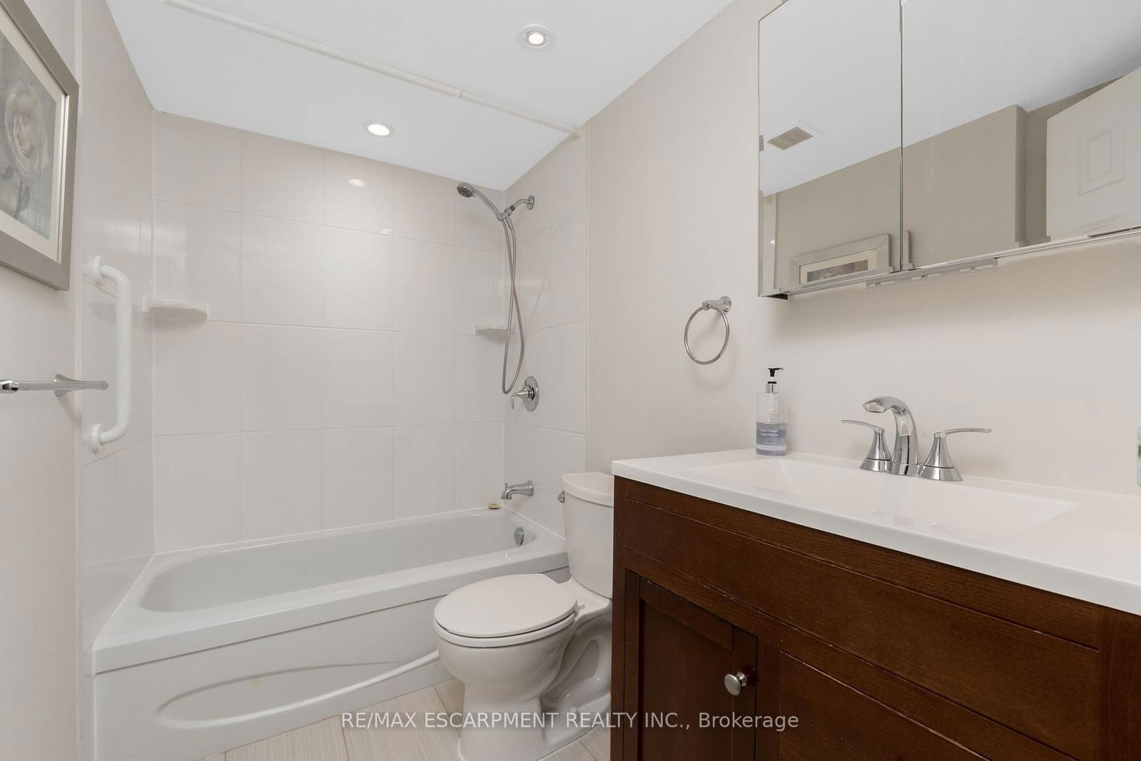 77 Maitland Pl, unit 1709 for rent