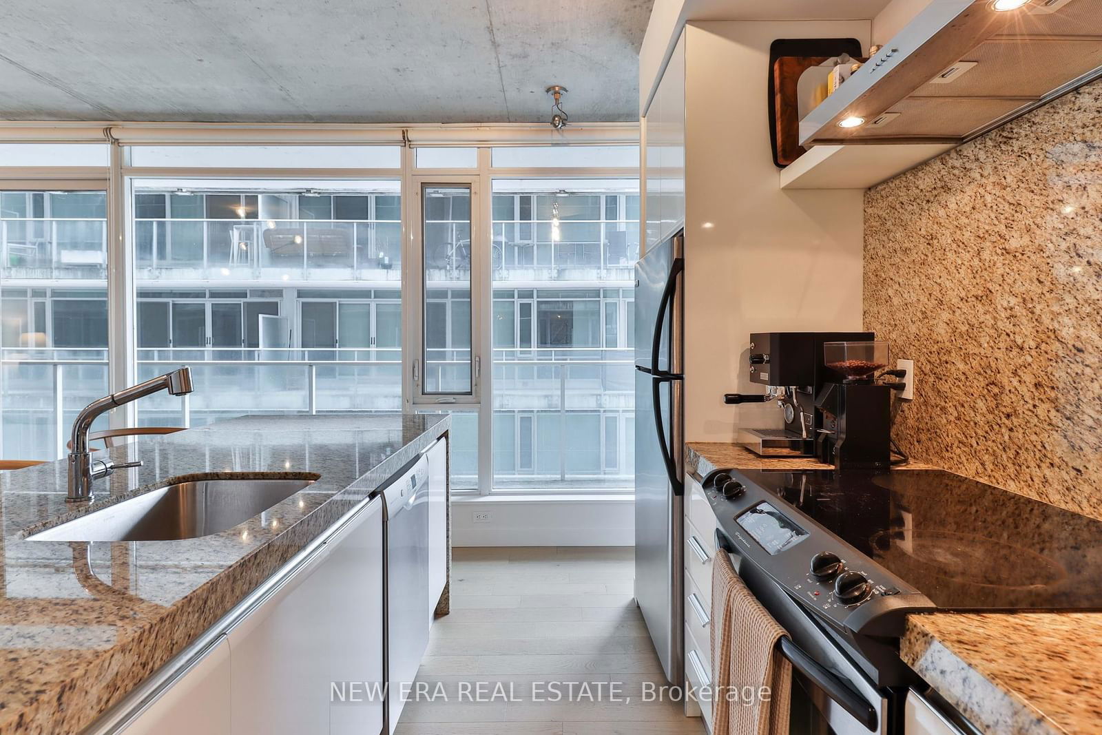 75 Portland St, unit 423 for sale