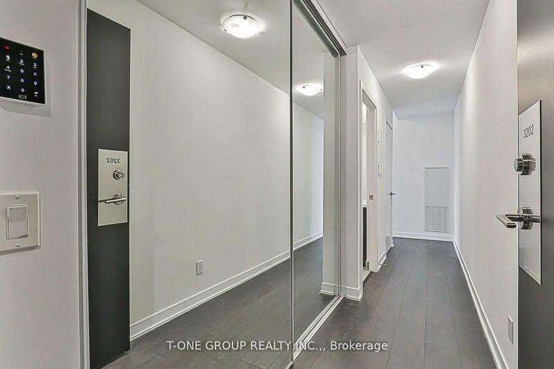 87 Peter St, unit 3202 for rent