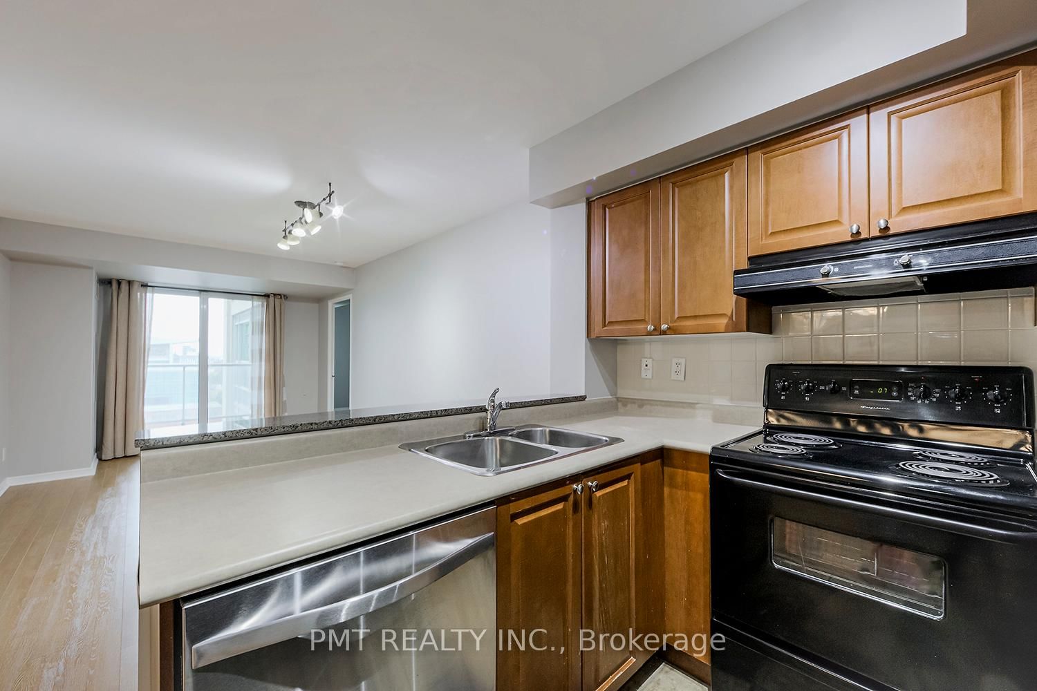 230 King St, unit 1403 for rent