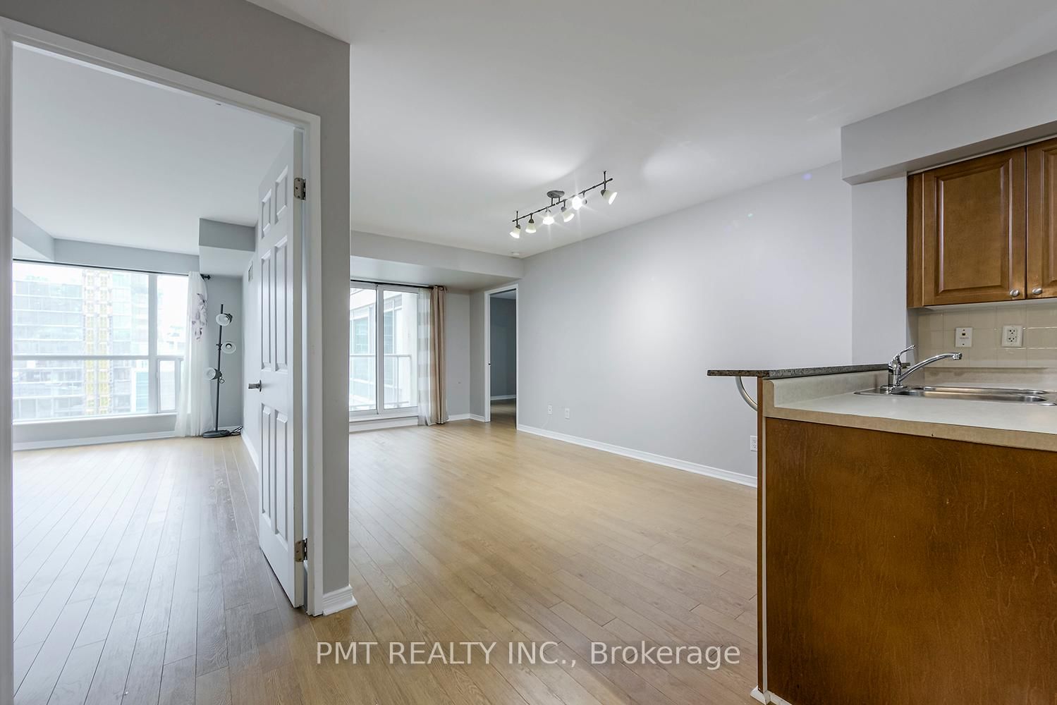 230 King St, unit 1403 for rent