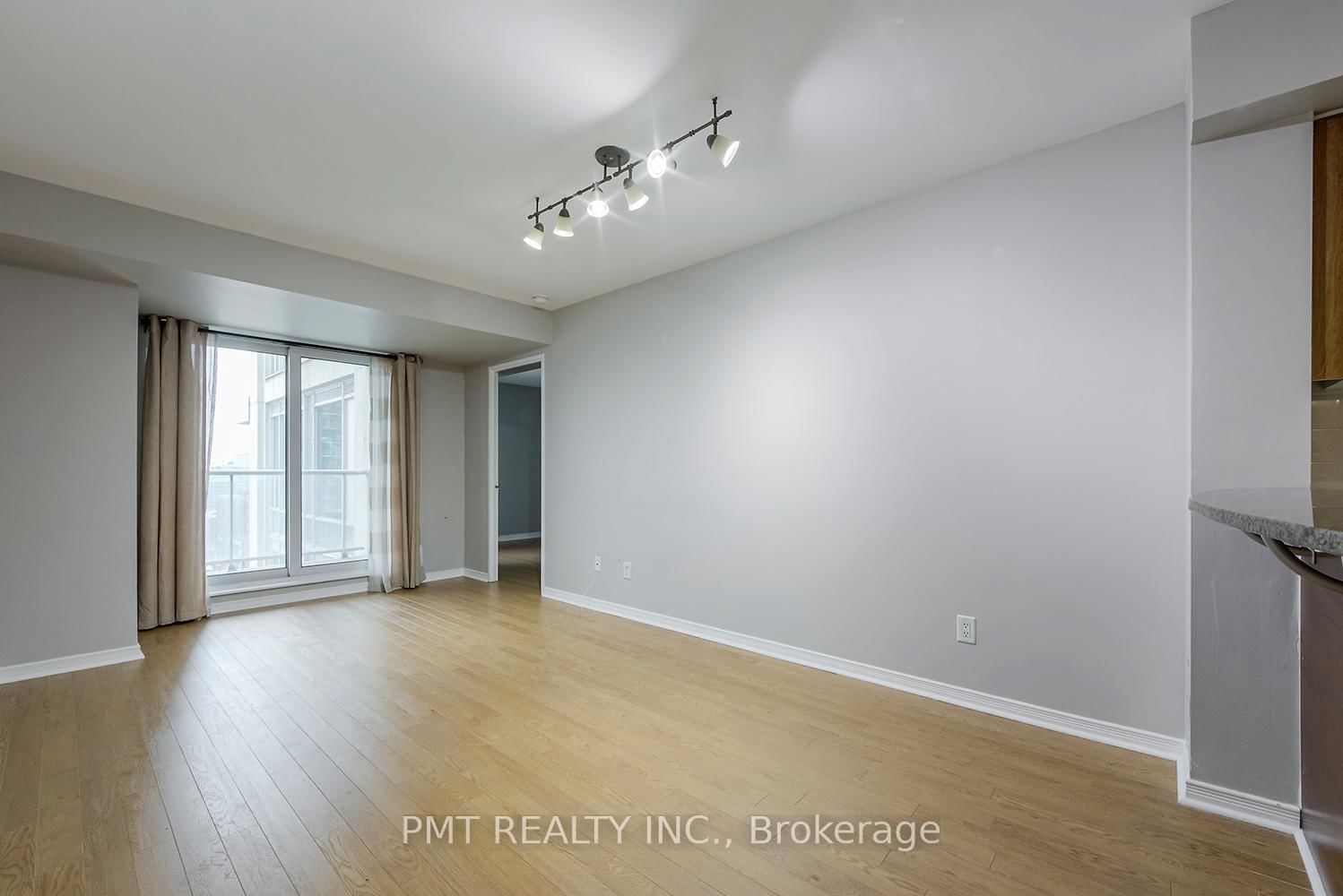 230 King St, unit 1403 for rent