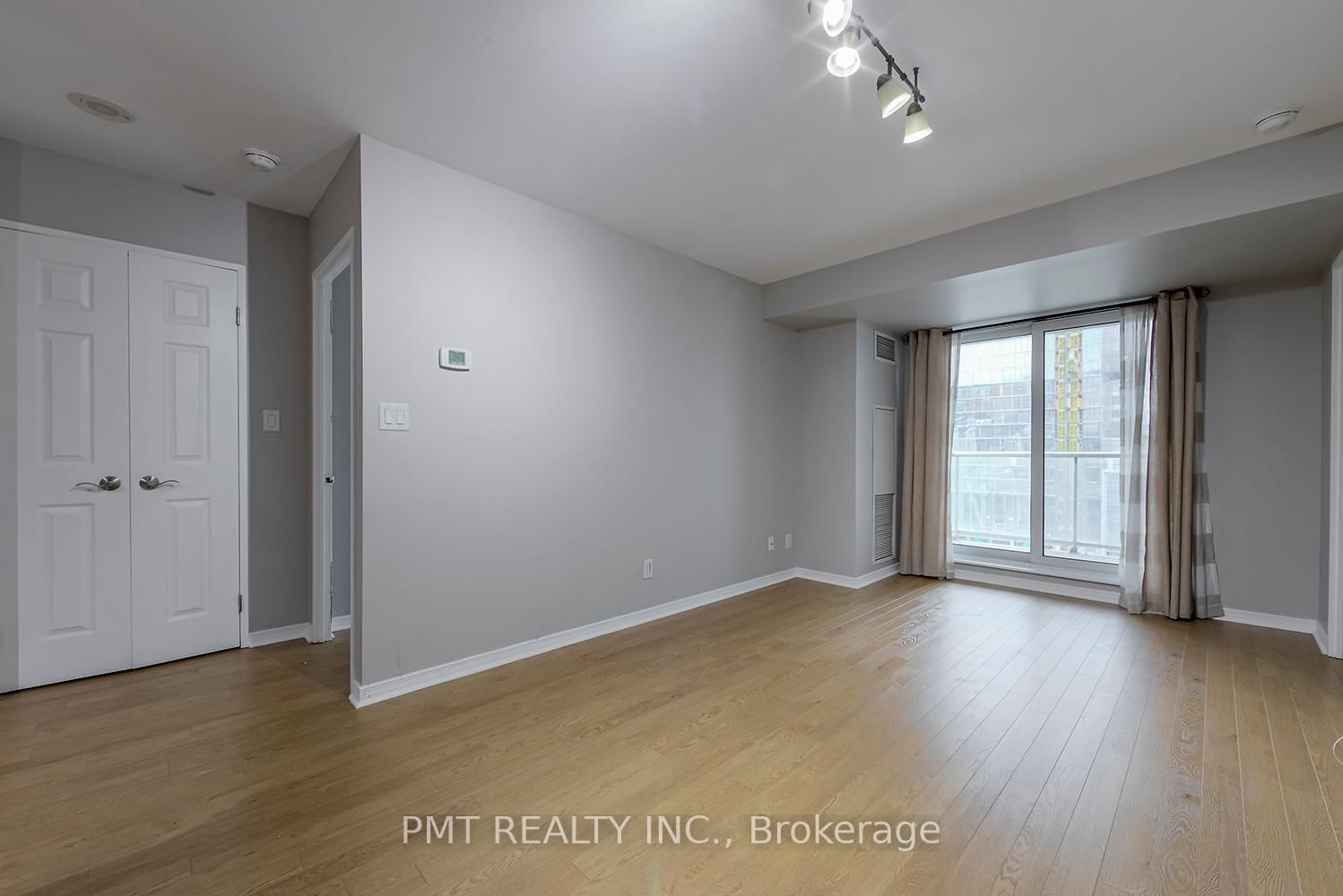 230 King St, unit 1403 for rent