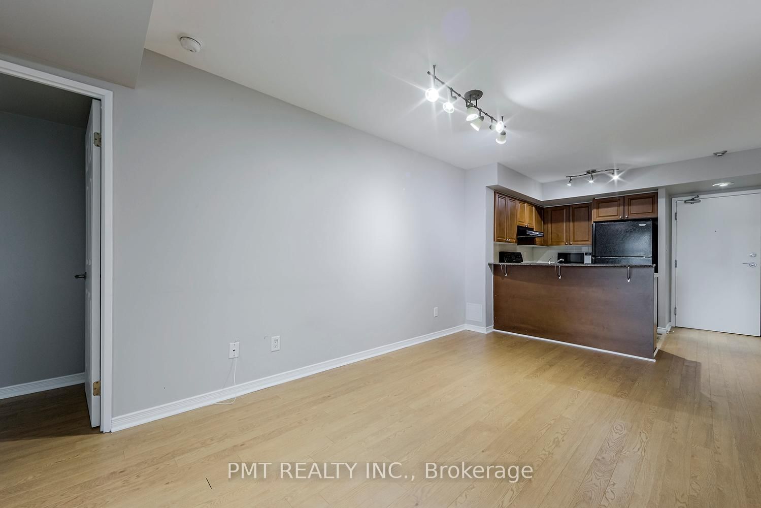 230 King St, unit 1403 for rent