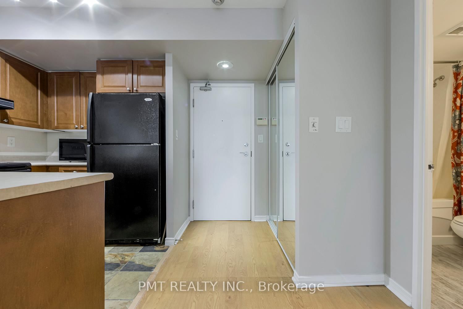 230 King St, unit 1403 for rent