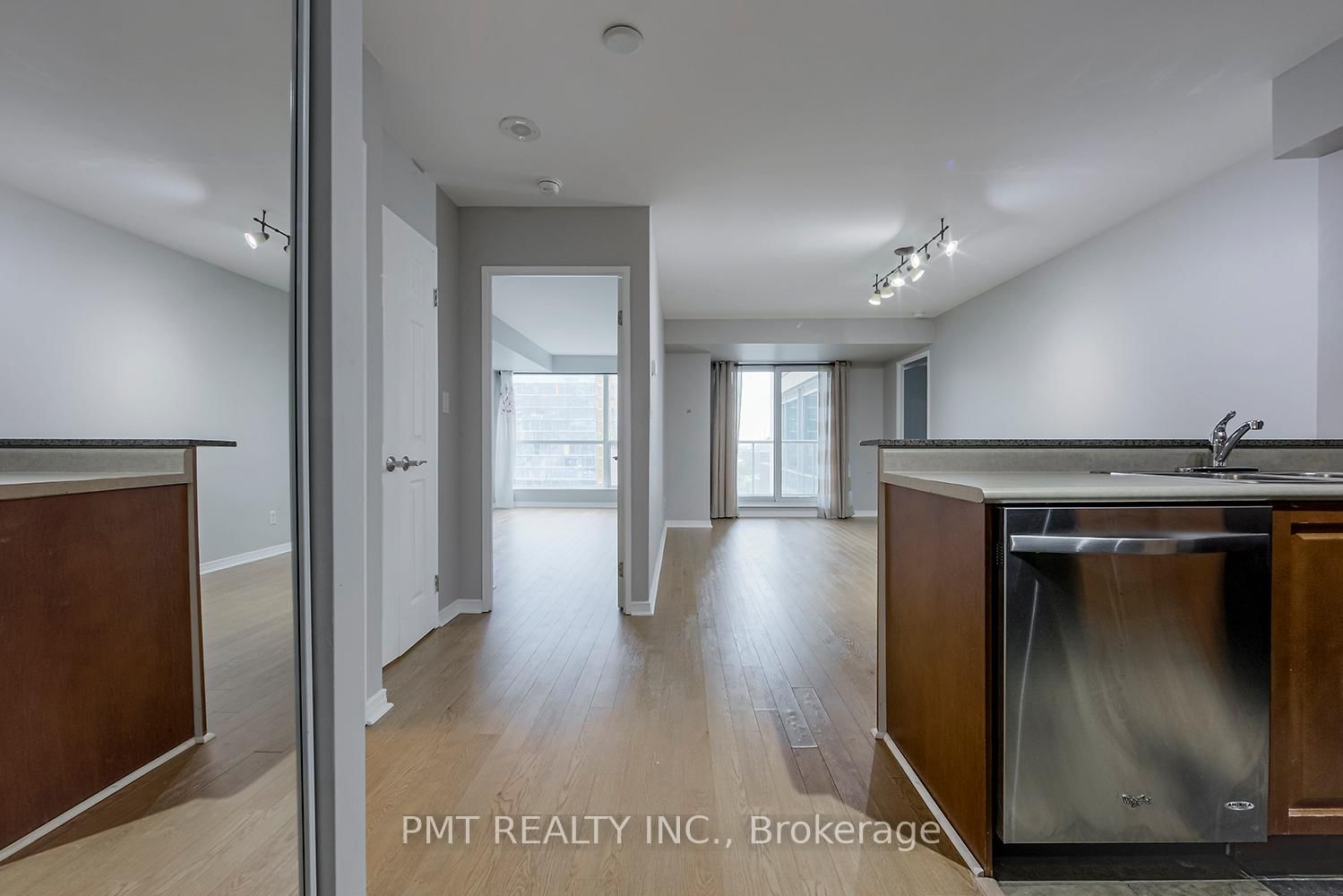 230 King St, unit 1403 for rent