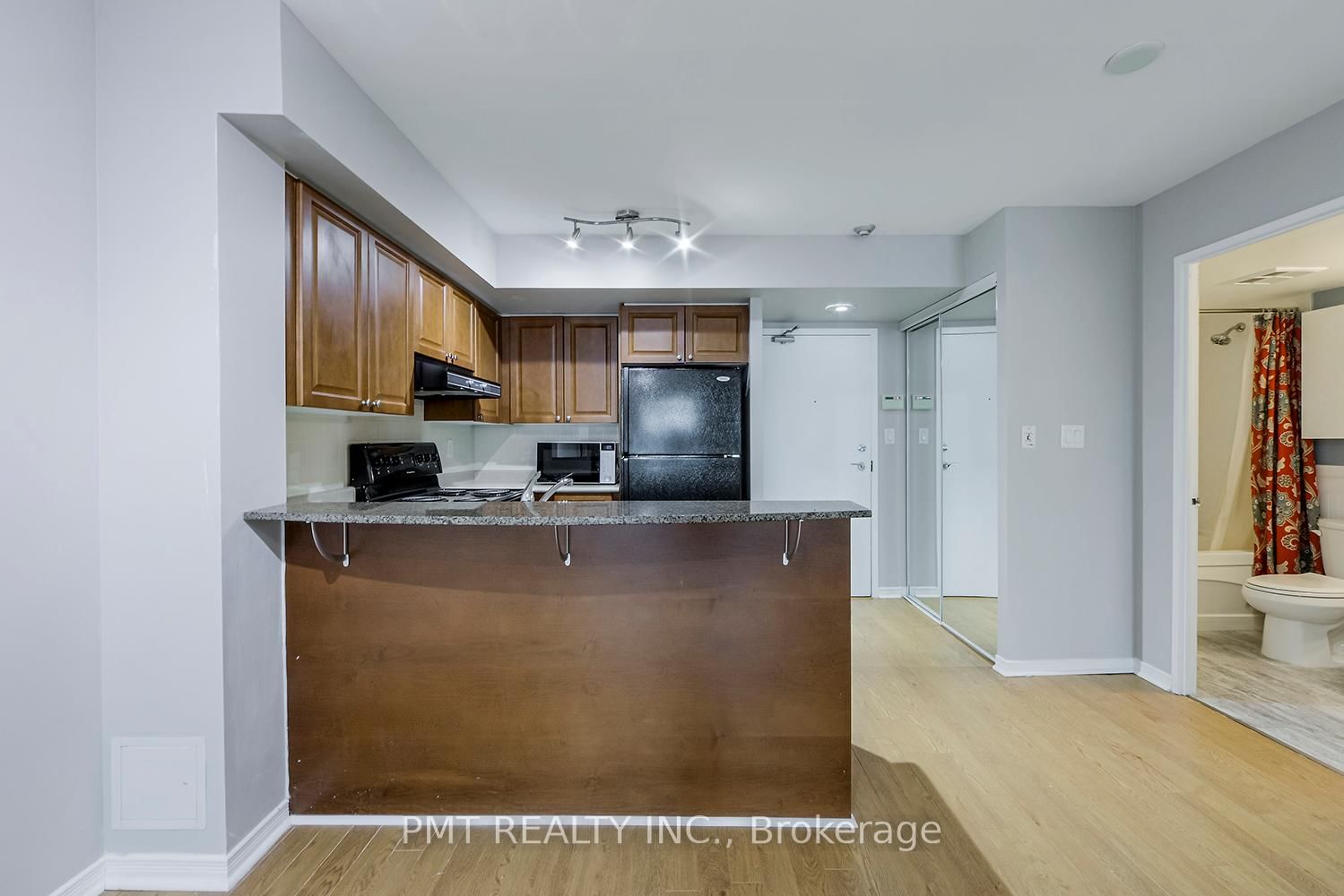 230 King St, unit 1403 for rent