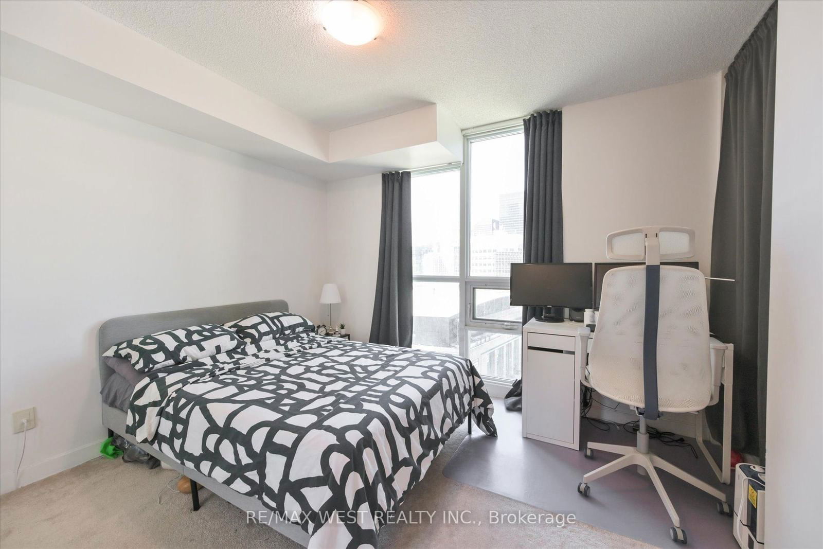 33 Bay St, unit 1504 for sale