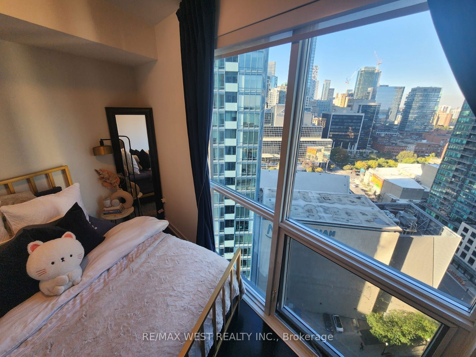 1 The Esplanade Ave, unit 1906 for sale