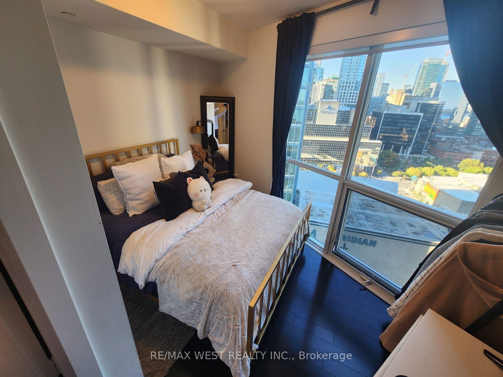 1 The Esplanade Ave, unit 1906 for sale