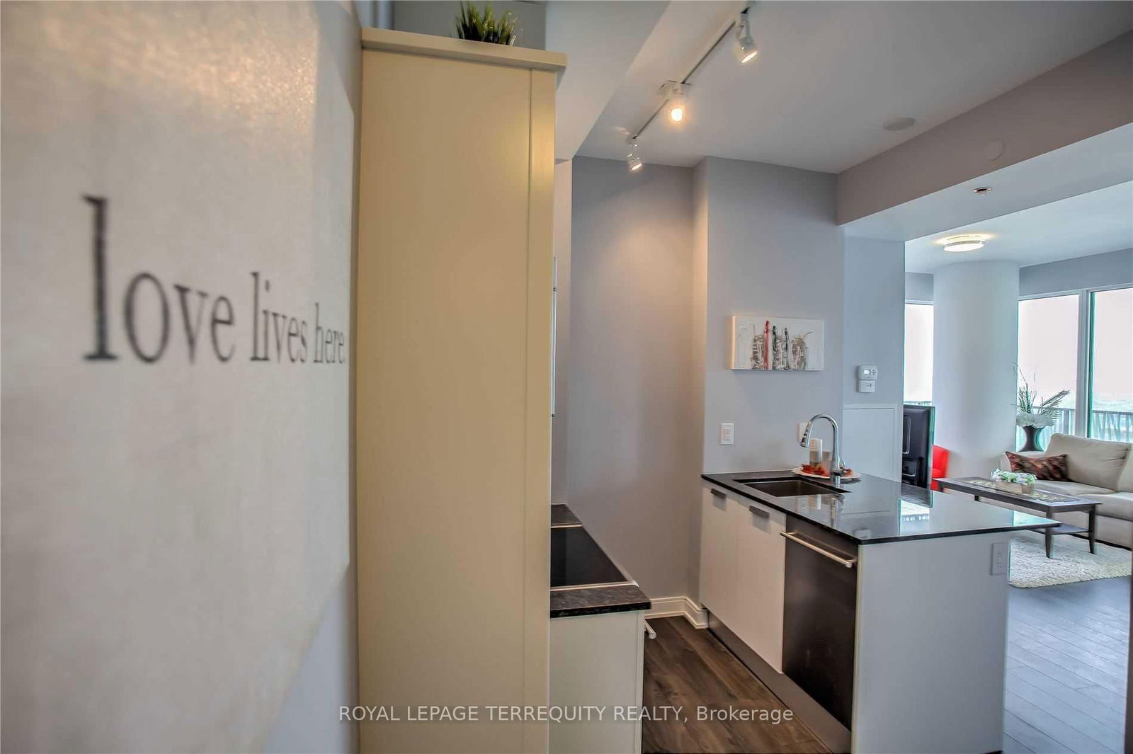 42 Charles St E, unit 4508 for rent