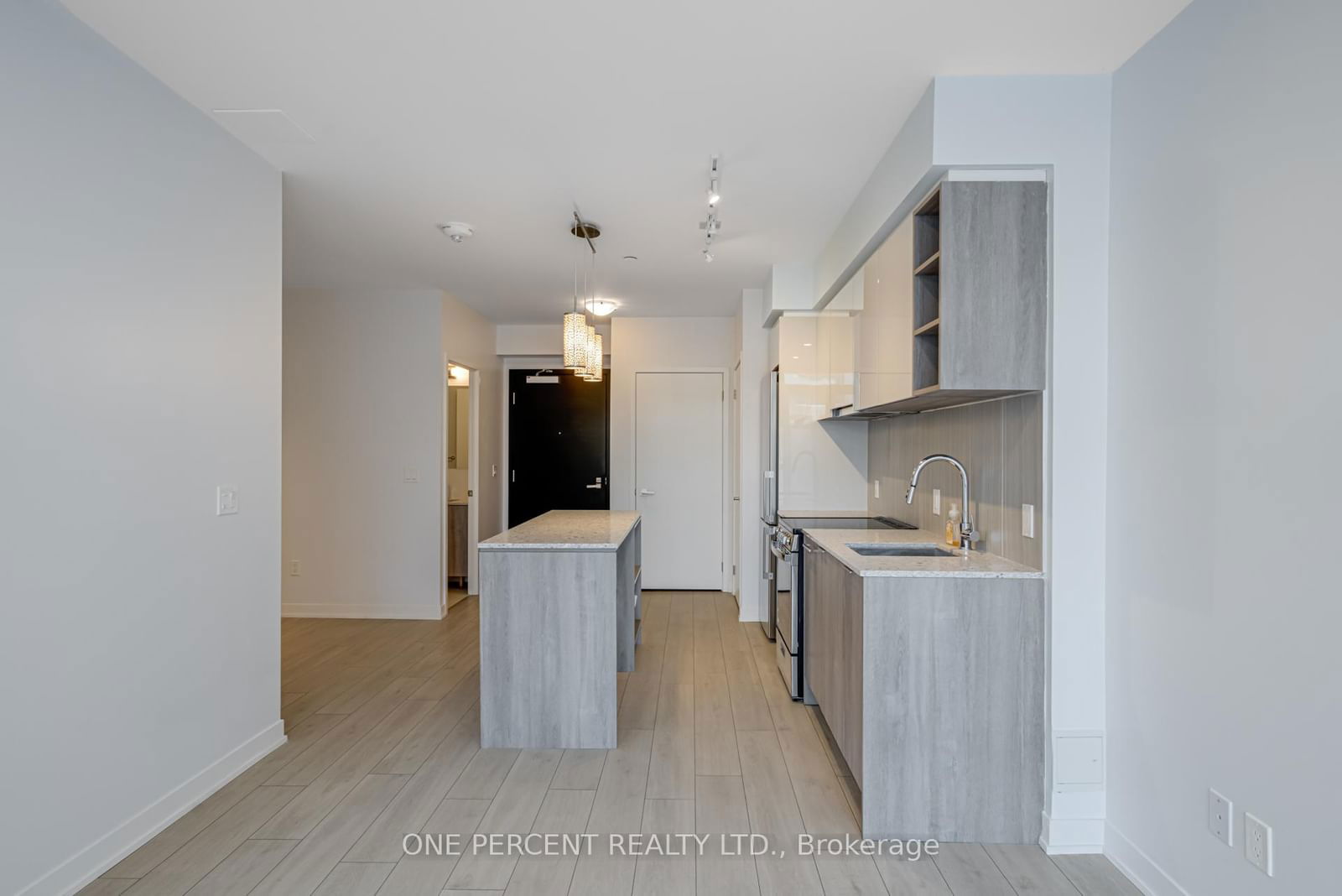 31 Tippett Rd, unit 660 for rent