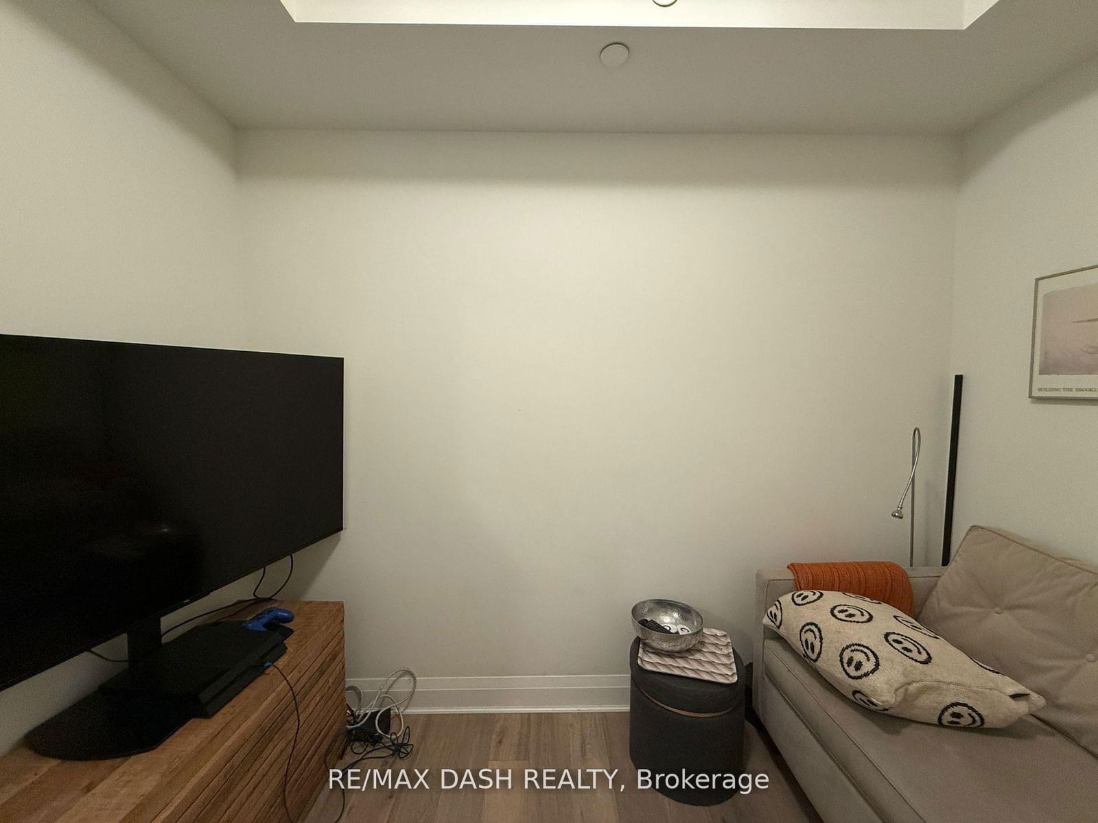 151 Avenue Rd, unit 609 for rent